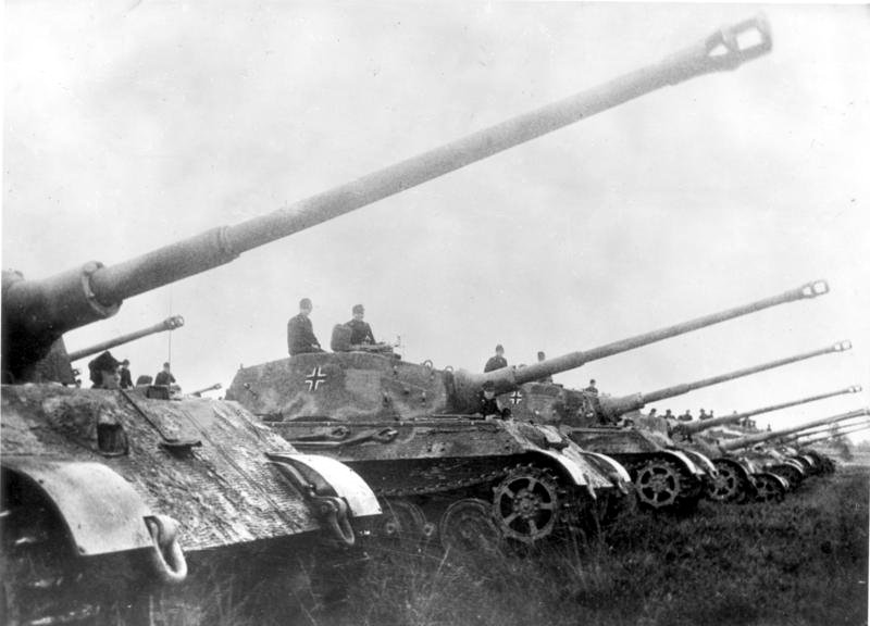 Tiger - Massed Tiger II tanks