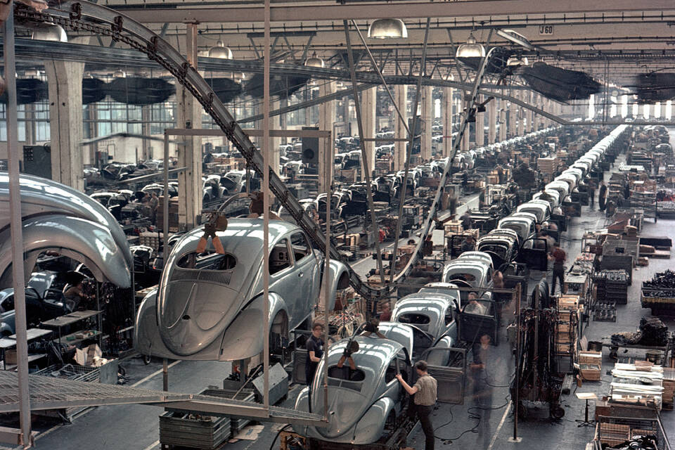 The German Economic Miracle: West Germany’s Rapid Reconstruction and Recovery After World War II’s Devastation